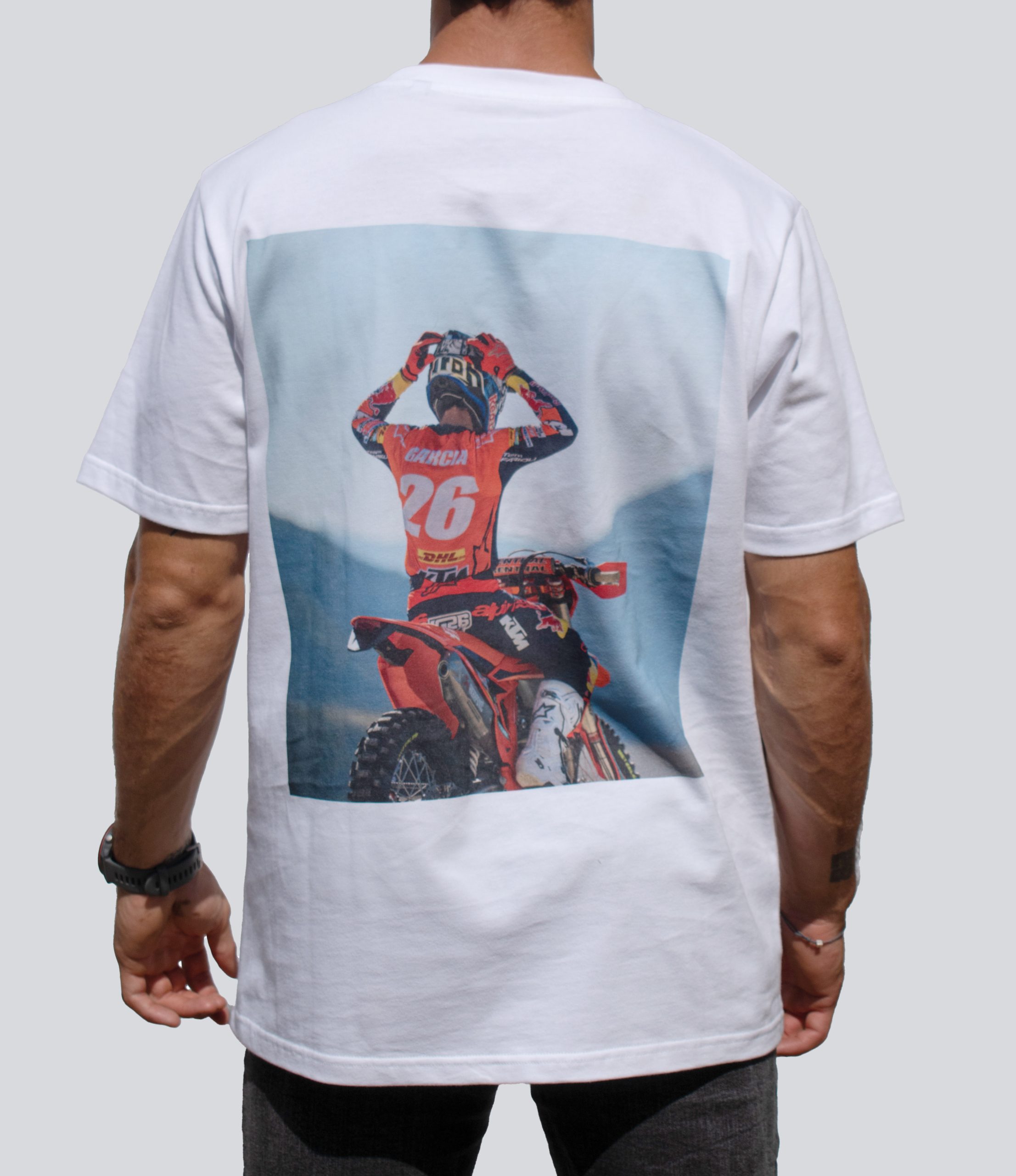 JG26 LOOKING FORWARD TEE